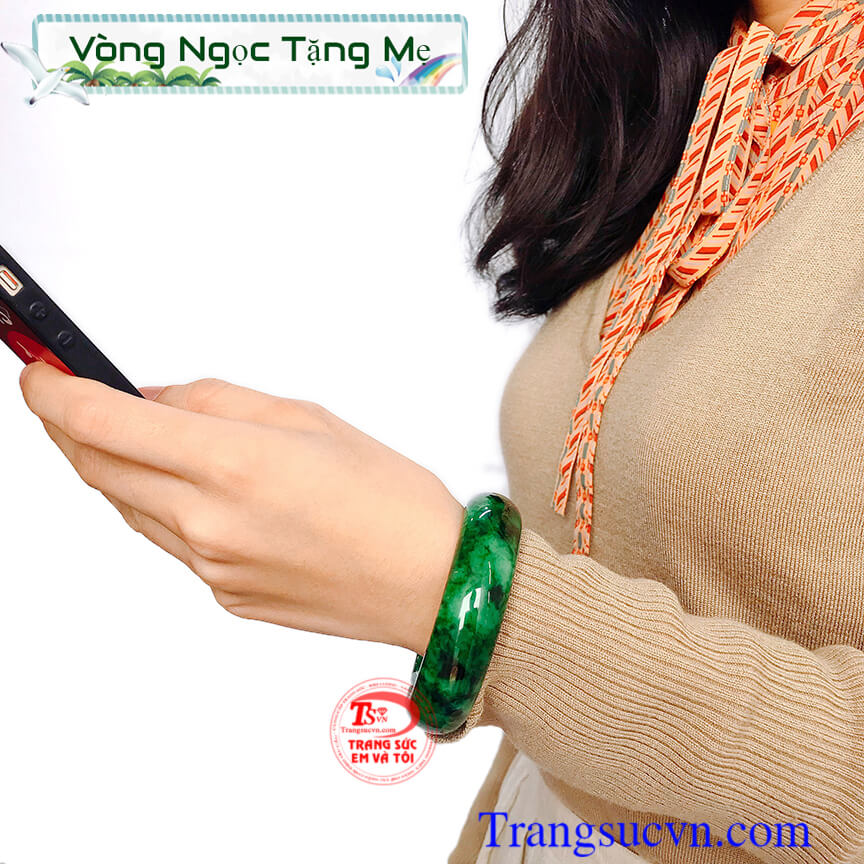 Vòng ngọc cẩm thạch sức khỏe